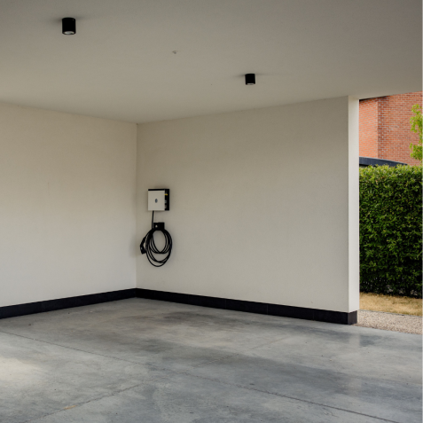 Carport met laadpaal