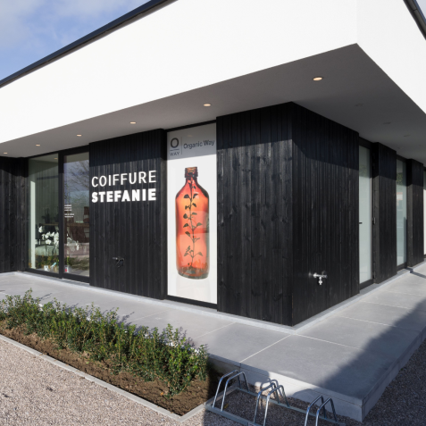 Voorgevel van kapperszaak