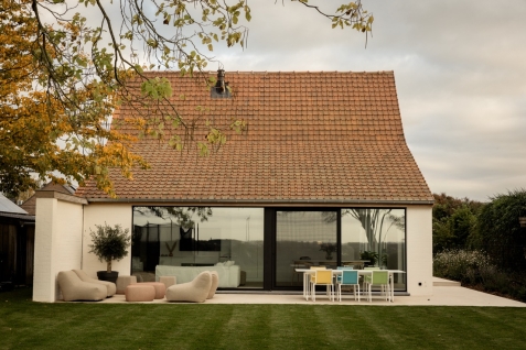 achterkant gevel van een volledige woning renovatie door bouwteam wim beyaert