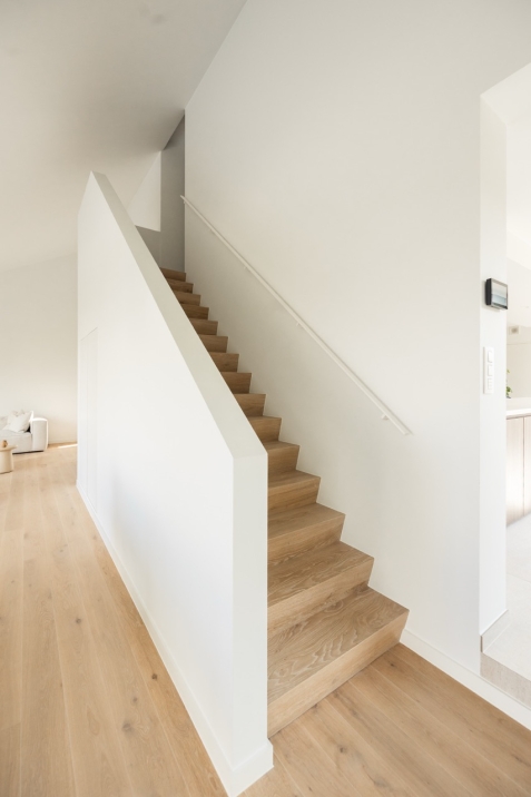 trap van een volledige woning renovatie door bouwteam wim beyaert