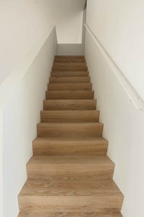trap van een volledige woning renovatie door bouwteam wim beyaert
