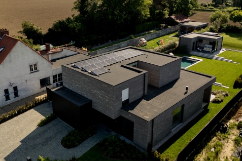 Dronefoto van de nieuwbouwwoning in Anzegem