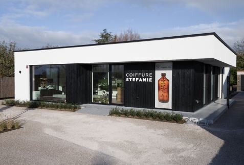 Kapperszaak met woonruimte