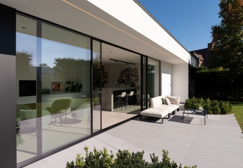 Poolhouse met schuifraam