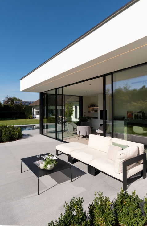 Poolhouse met loungehoek