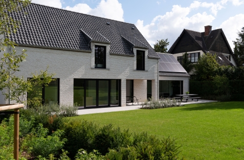Achtergevel en tuin