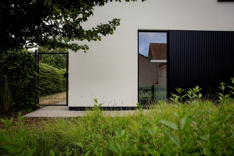 Achtergevel met crepi gevelafwerking