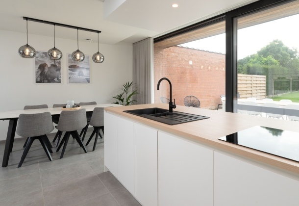 totale woningrenovatie van gevel tot keuken en badkamer door bouwteam Wim Beyaert